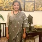 Suhasini Maniratnam Instagram - My comfort zone. Cotton saree. Long hair pulled at the back. Zero make up .silver jewels and my favourite man for company …get set go dinner