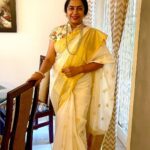 Suhasini Maniratnam Instagram - Yesterday Sreemathy of @sthree_creatives had given me credit for this kind of pallu fold. But before I and revathy @revathyasha wore our pallus this way Srividya was the one who draped her saree like this. If u see her films u will know she was the trend setter. ❤️❤️❤️❤️❤️realised i don’t have a single picture Srividya akka.