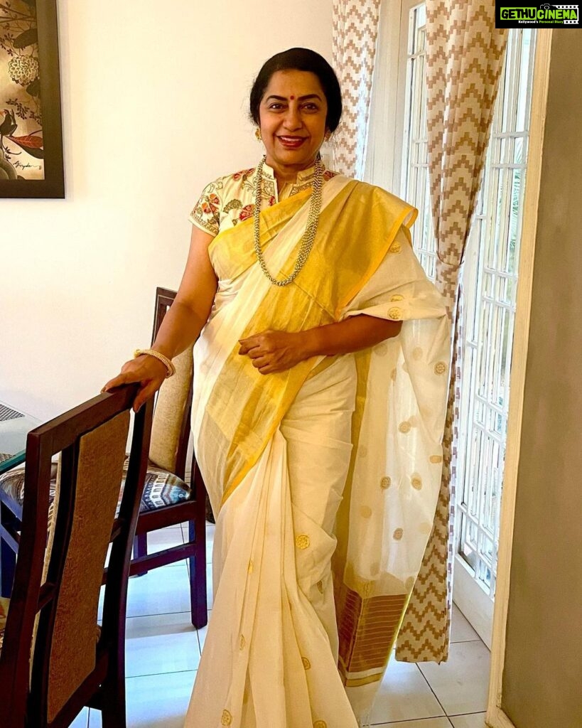Suhasini Maniratnam Instagram - Yesterday Sreemathy of @sthree_creatives had given me credit for this kind of pallu fold. But before I and revathy @revathyasha wore our pallus this way Srividya was the one who draped her saree like this. If u see her films u will know she was the trend setter. ❤️❤️❤️❤️❤️realised i don’t have a single picture Srividya akka.