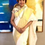Suhasini Maniratnam Instagram - Yesterday Sreemathy of @sthree_creatives had given me credit for this kind of pallu fold. But before I and revathy @revathyasha wore our pallus this way Srividya was the one who draped her saree like this. If u see her films u will know she was the trend setter. ❤️❤️❤️❤️❤️realised i don’t have a single picture Srividya akka.