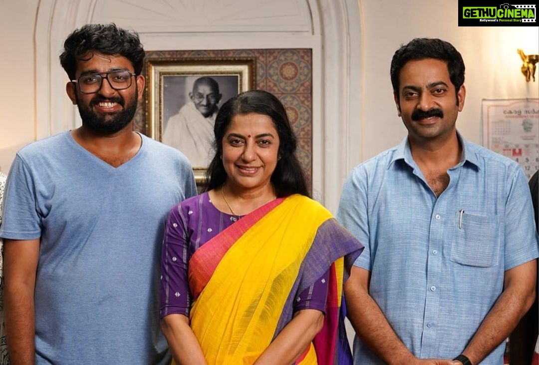 Suhasini Maniratnam Instagram - It’s a wrap for project “jai mahendran “. It was indeed a pleasure to work with Rahul reji and srikanth Thank you shaiju Kurup for suggesting my name to play shobha. It was a great experience working with this fabulous crew Thank you thank you.