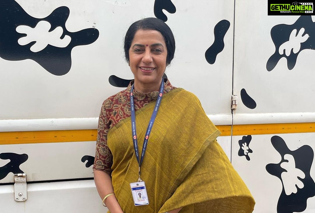 Suhasini Maniratnam Instagram - It’s a wrap for project “jai mahendran “. It was indeed a pleasure to work with Rahul reji and srikanth Thank you shaiju Kurup for suggesting my name to play shobha. It was a great experience working with this fabulous crew Thank you thank you.
