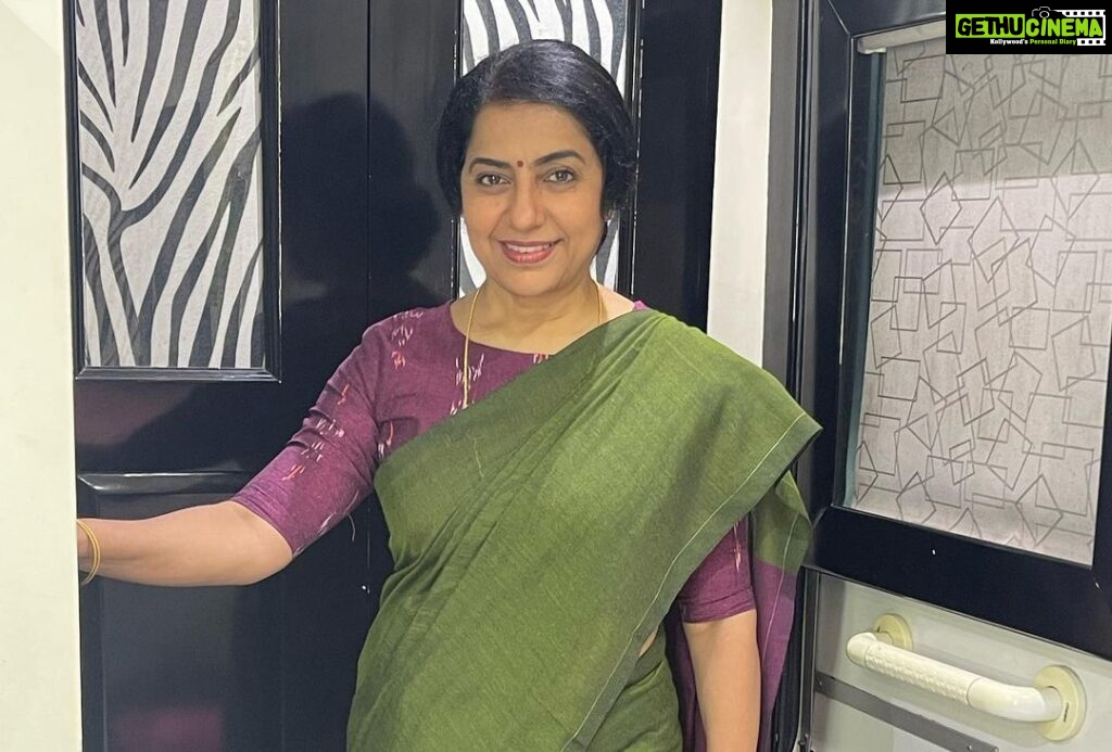 Suhasini Maniratnam Instagram - It’s a wrap for project “jai mahendran “. It was indeed a pleasure to work with Rahul reji and srikanth Thank you shaiju Kurup for suggesting my name to play shobha. It was a great experience working with this fabulous crew Thank you thank you.