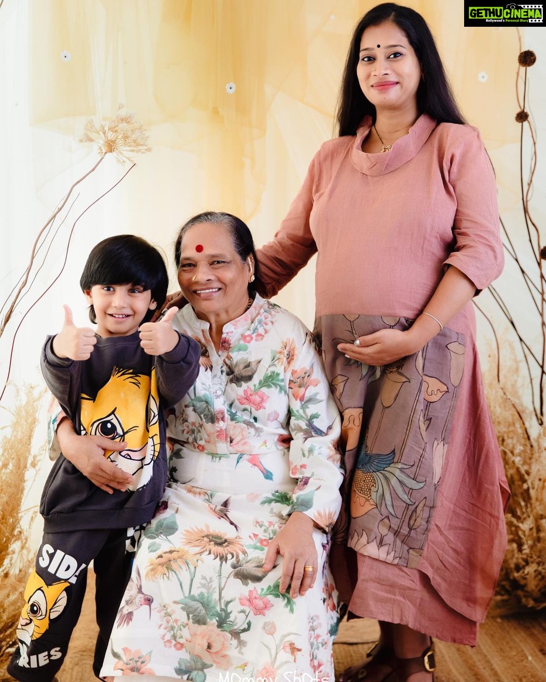 Suja Varunee Instagram - 🤩 Two mothers in the frame wishing the 3rd mother to be a great journey of motherhood! God bless you & your baby with good health ❤️ @maghima5october Happy Mother’s Day to all the lovely strongest mothers out there😍 Thank you so much for this memorable pictures my dearest @mommyshotsbyamrita & @madhumithasharan 😍❤️will cherish these pictures my entire life 🥹🫰 MUA @dollupmakeover_artistry #mothersday #mothersdaygift #mothers #motherslove #happymothersday #motherssupportingmothers #familytime #familyfirst #familyphotography #saturday #powerfulwomen #strongmothers #motherhood #saturdaynight #saturdayvibes Mommy Shots by Amrita