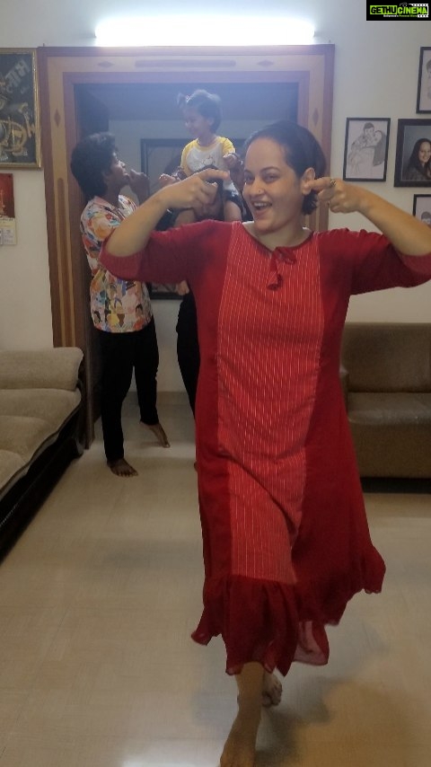 Suja Varunee Instagram - ❤️ DANCING is a part of my soul.... Dancing gave me everything!! Literally EVERYTHING!! The only art i know better and i shall cherish this art till my last breath ❤️ P. S: So happy to be dancing with my boys after a long time ❤️🎶💃 HAPPY INTERNATIONAL DANCE DAY GUYS🕺💃🎵🎵🎵 #internationaldanceday #dancereels #danceday #saturdayvibes #saturdaynight #saturdaynightfever #dasara #trendingreels #trending #dancing Chennai, India