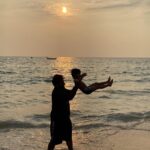 Suja Varunee Instagram - ❤️ In Daddy’s Arms ❤️ @shivakumarr20 #daddy #dadson #fatherlove #fatherson #beachvibes #beachlife #sealovers Kovalam, Samudra Beach