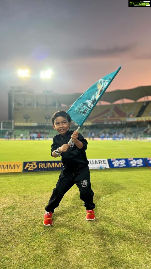 Suja Varunee Instagram - ❤️It was Adhvaaith first ever cricket 🏏 match in person and he loved every second of it… Exploring new things gives him an unique force🫰 The Vibe was more positive & loud with our Little Cheerleader 📣 for @keralastrikersofficial Thank you so much for this memorable video @akshay.madhavan ❤️🙏 #kerala #keralagodsowncountry #cricket #cricketlovers #cricketfever #cheerleader #ccl #ccl2023 Kerala - God's Own Country