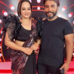 Suja Varunee Instagram - Congrats for 8th vijay television Awards 👏👏👏what a Lovely evening last night😍 Happy to see the big crowd …Always grateful to vijay tv channel & team🫶 @vijaytelevision Wardrobe- @diademstore.in M & H- @darani_makeover_artistry Earring- @kazowoman Shiva costume- @balmain EVP Film City