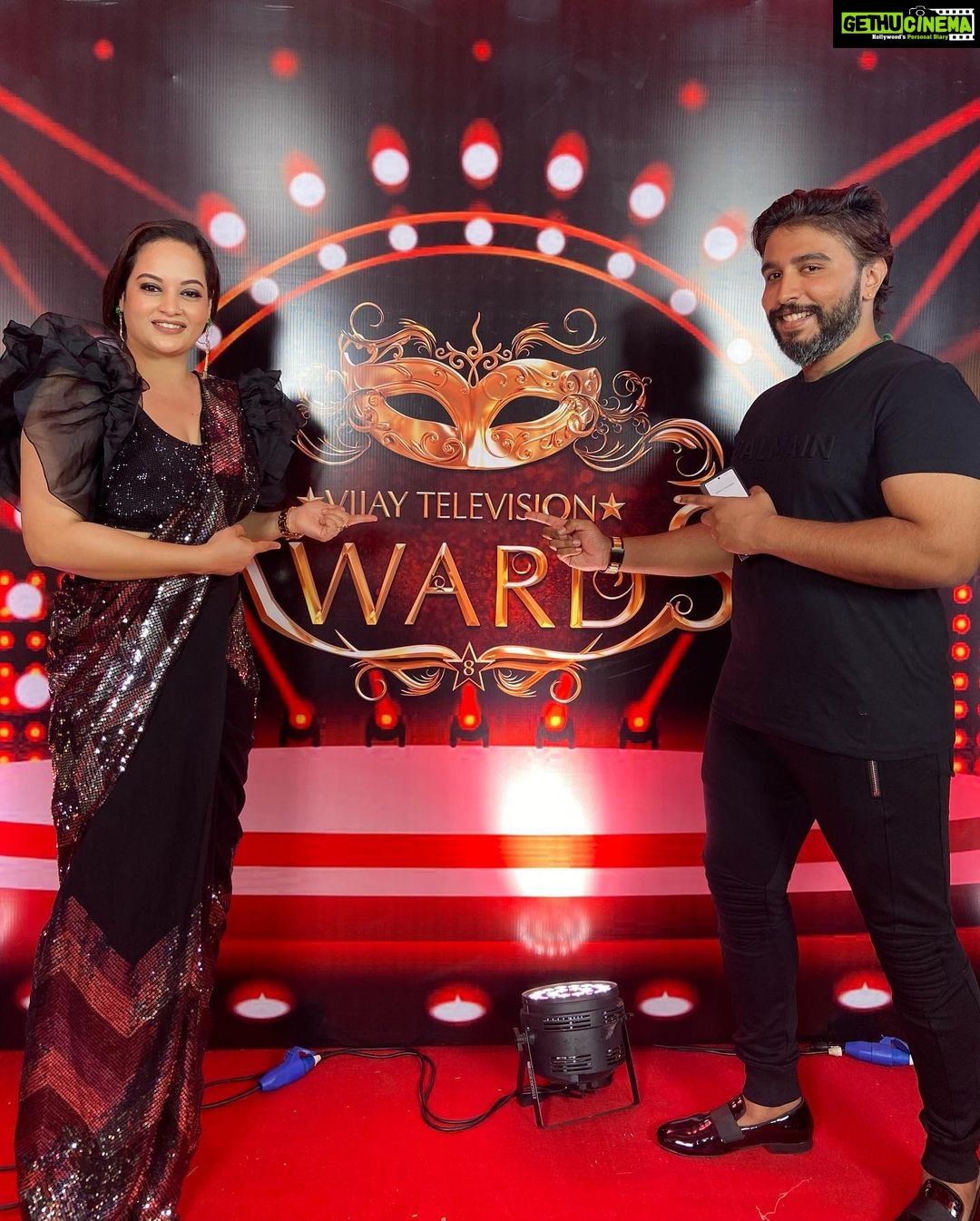 Suja Varunee Instagram - Congrats for 8th vijay television Awards 👏👏👏what a Lovely evening last night😍 Happy to see the big crowd …Always grateful to vijay tv channel & team🫶 @vijaytelevision Wardrobe- @diademstore.in M & H- @darani_makeover_artistry Earring- @kazowoman Shiva costume- @balmain EVP Film City
