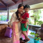 Suja Varunee Instagram - Dear Shenbaga ma’am😍 we had a blast meeting you in kerala . I could never expect that we would meet this way🤗I’m so glad that we did. And I hope to get to see you more often❤️❤️ Ps- you guys remember her in Bhasha movie ? Manickam the Autokaran ‘s Sister @shenbaga_ 🤗😍 Kovalam, Samudra Beach