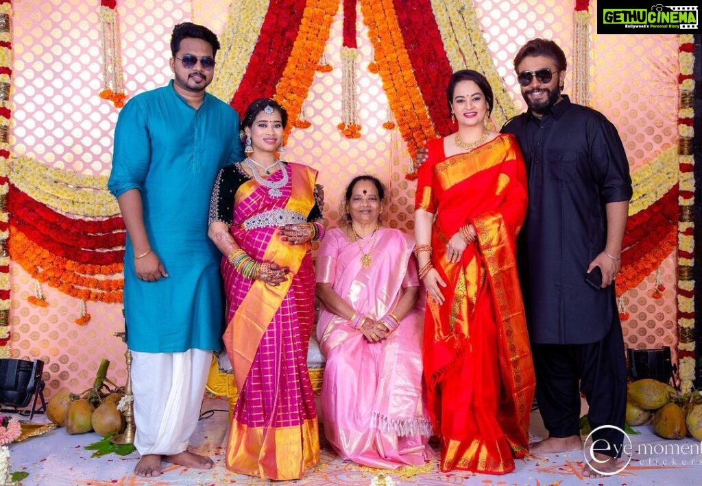 Suja Varunee Instagram - Thanks to the almighty for his biggest blessing called family🙏 @shivakumarr20 @maghima5october @rugikiran M&H- @jayashree_hairstylist Jewels- @mspinkpantherjewel Saree- @tulsisilks Saree drape- @jayashree_hairstylist Mehendi- @mehandi_by_uv Captured - @eyemomentclickers Chennai, India