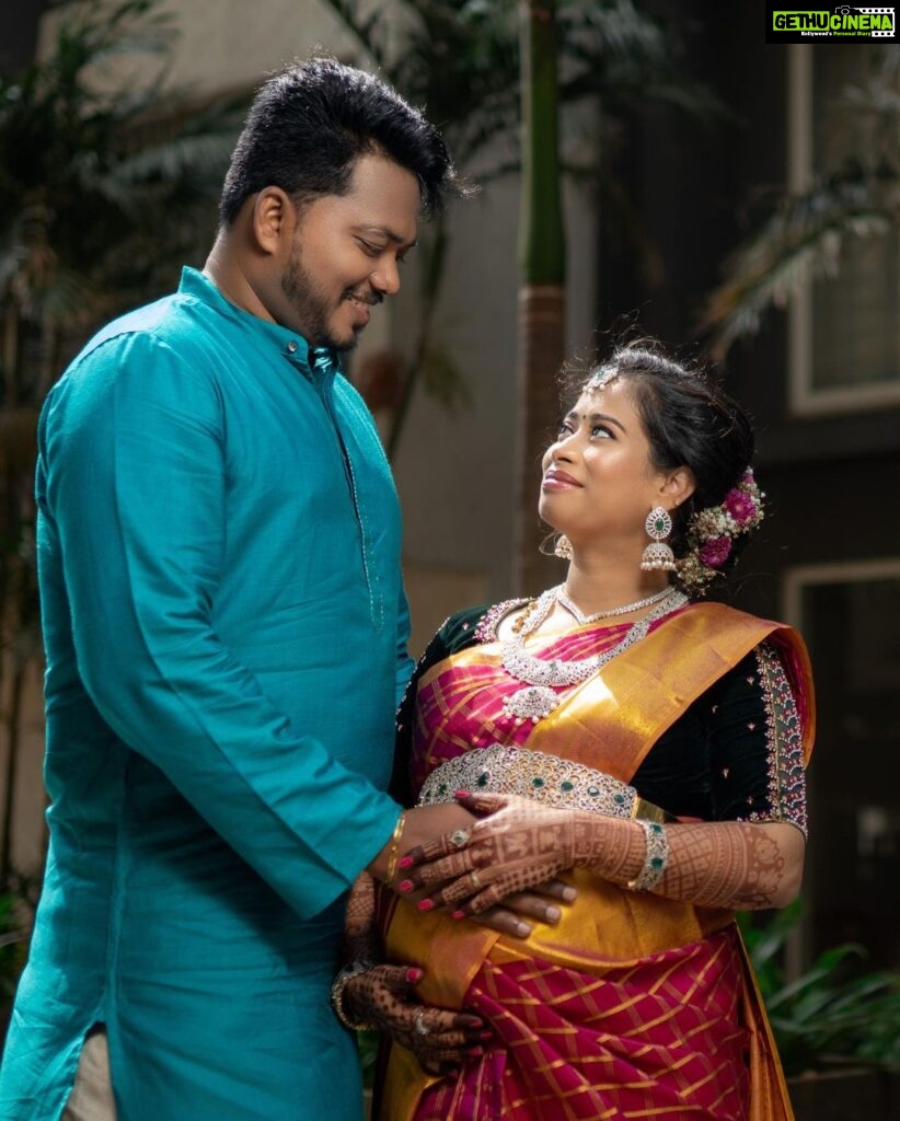 Suja Varunee Instagram - It’s My CHITHIS’s SEEMANTHAM 🤰🏻from ADHVAAITH ❤🫰 We are so Grateful to AlmightY for giving me the Right People at the RightTime🧚‍♂ Thank you very much Darlings🧿 Jewels- @mspinkpantherjewel M&H- @jayashree_hairstylist Saree drape- @jayashree_hairstylist Event planner- @purpletreeprojects Pictures & videos- @eyemomentclickers #babyshower #family #ritual #goodtimes #positivevibes #traditionalwear #colours Chennai, India