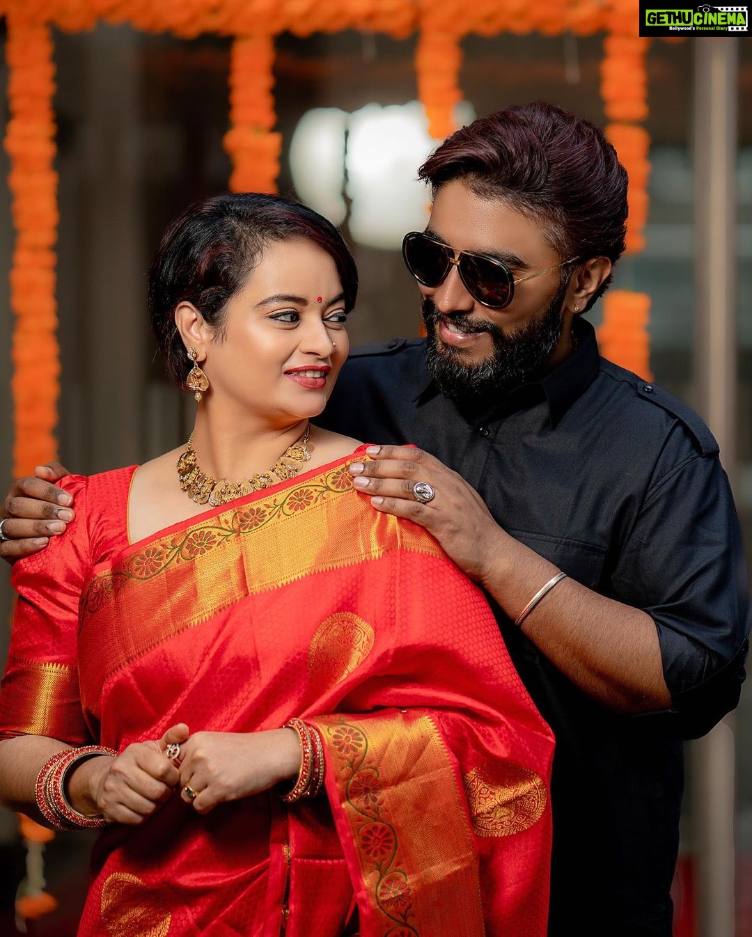 Suja Varunee Instagram - 🧡 I believe in Fairytale and 👑 my KING was always there by my side to make it come TRUE❤️ Photography @eyemomentclickers Makeup & saree drape- @makeoverbyjo Decor by @purpletreeprojects #fairytale #myking #loveislove #love #togetherforever #couplegoals #husbandandwife #couplephotography Chennai, India