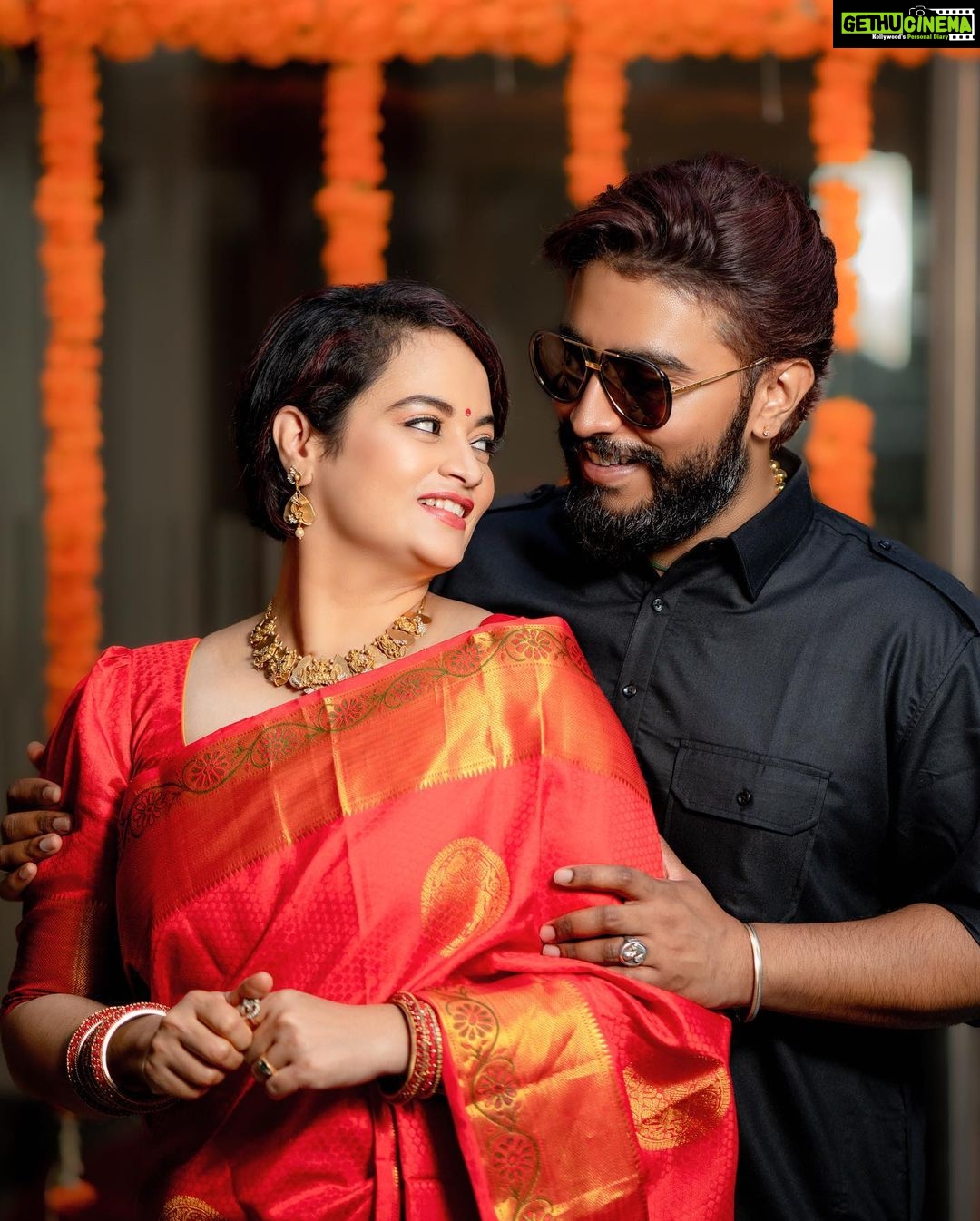 Suja Varunee Instagram - 🧡 I believe in Fairytale and 👑 my KING was always there by my side to make it come TRUE❤️ Photography @eyemomentclickers Makeup & saree drape- @makeoverbyjo Decor by @purpletreeprojects #fairytale #myking #loveislove #love #togetherforever #couplegoals #husbandandwife #couplephotography Chennai, India