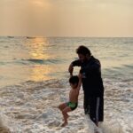 Suja Varunee Instagram – ❤️ In Daddy’s Arms ❤️ @shivakumarr20 

#daddy #dadson #fatherlove #fatherson #beachvibes #beachlife #sealovers Kovalam, Samudra Beach
