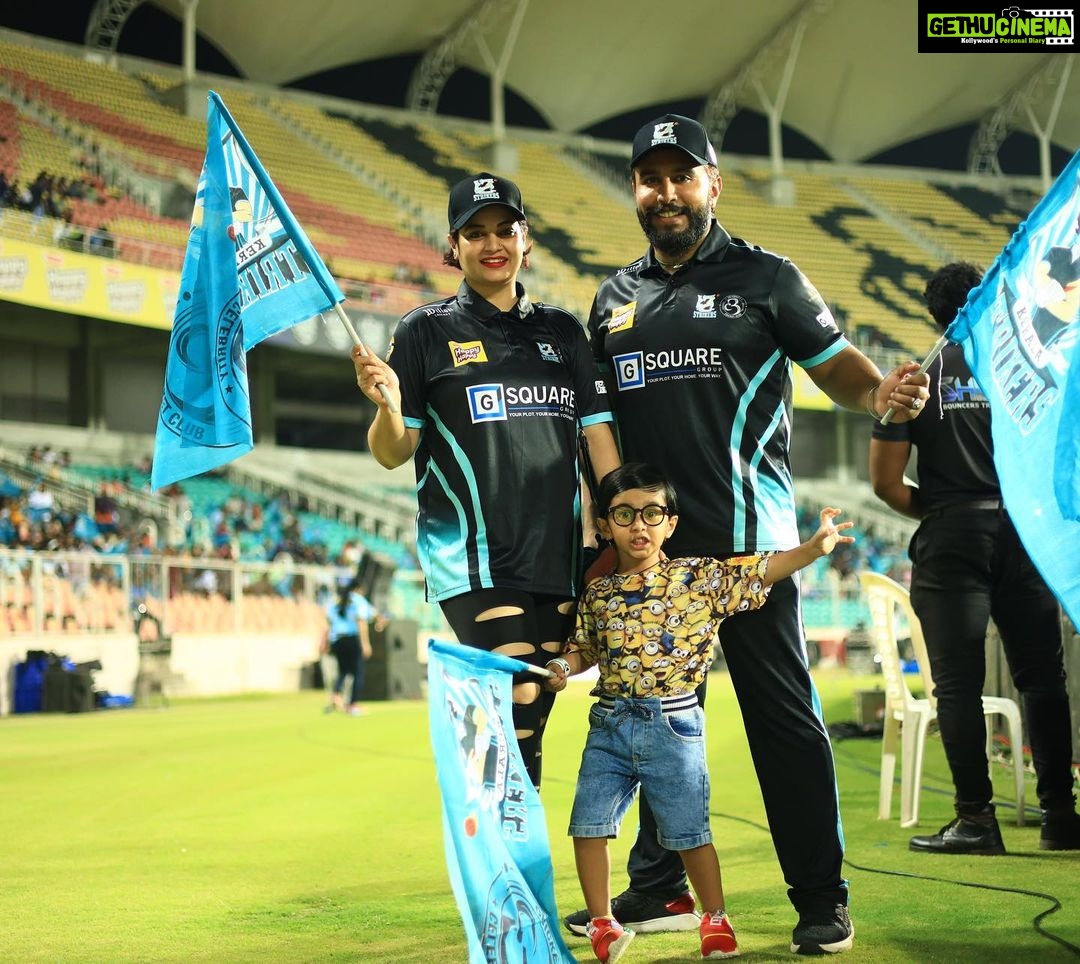 Suja Varunee Instagram - π However the destiny isβ¦ We @keralastrikersofficial have a never give up attitude and we will fight till the very end! We all had the best time and it was a wonderful sportsmanship from everyone β€οΈπ #cheerleader #cricket #cricketlovers #cricketfans #ccl2023 #ccl #kerala #keralagodsowncountry Kerala - God's Own Country