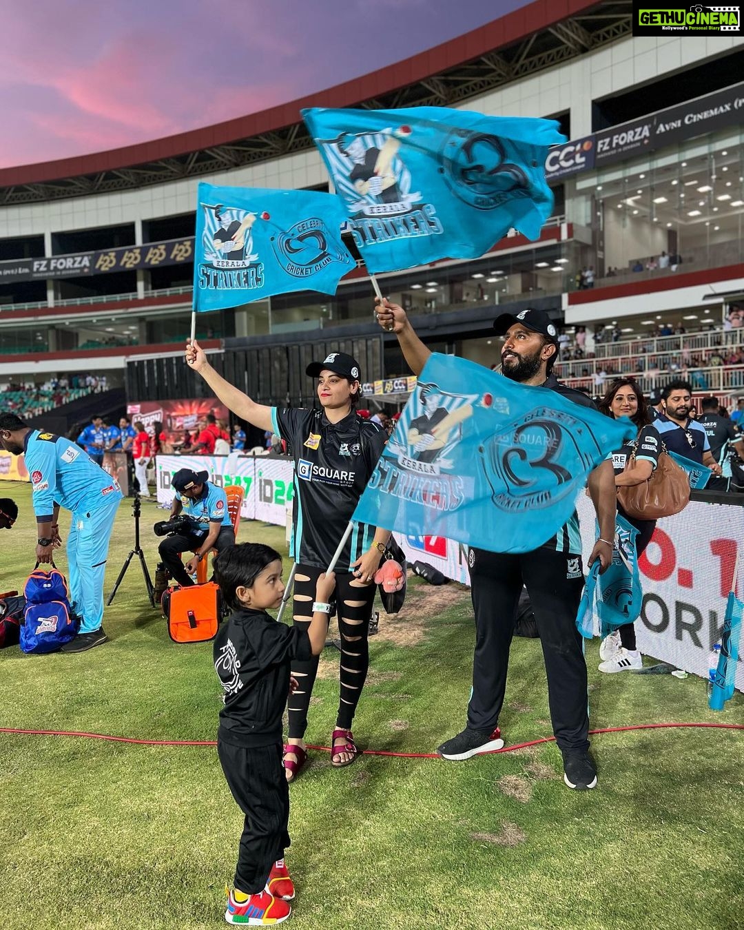 Suja Varunee Instagram - π However the destiny isβ¦ We @keralastrikersofficial have a never give up attitude and we will fight till the very end! We all had the best time and it was a wonderful sportsmanship from everyone β€οΈπ #cheerleader #cricket #cricketlovers #cricketfans #ccl2023 #ccl #kerala #keralagodsowncountry Kerala - God's Own Country