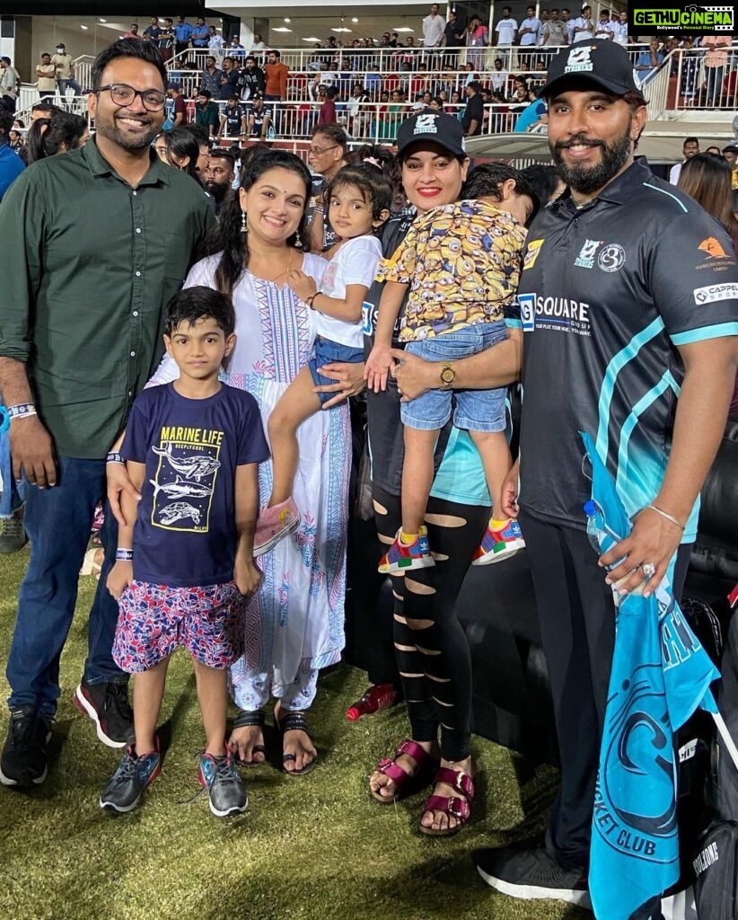 Suja Varunee Instagram - Simple, beautiful, talented, humble, cute wife, loveable mother, sweetest humanbeing @saranyamohanofficial Sooooo Happy to see her after a long time💓 Ps: what a beautiful family 🧿 touchwood Godbless you guys #friends #monday #mondaymotivation #cricket #keralastrikers #positivevibes Kerala - God's Own Country