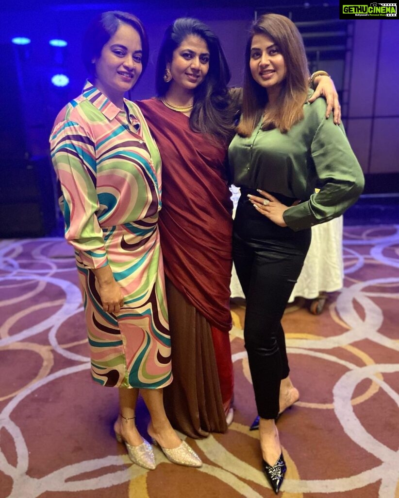 Suja Varunee Instagram - ❤️ That was a great & memorable Wednesday Family Night ❤️ Happy March month😍 Marching towards positivity 🫶 #wednesday #family #familytime #march #positivevibes #positivity Crowne Plaza Chennai Adyar Park