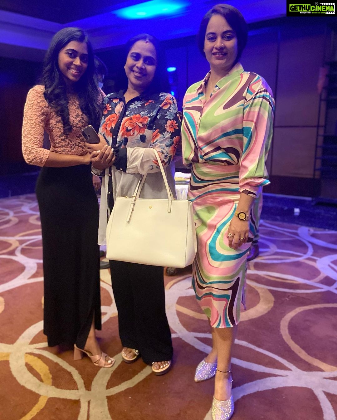 Suja Varunee Instagram - ❤️ That was a great & memorable Wednesday Family Night ❤️ Happy March month😍 Marching towards positivity 🫶 #wednesday #family #familytime #march #positivevibes #positivity Crowne Plaza Chennai Adyar Park