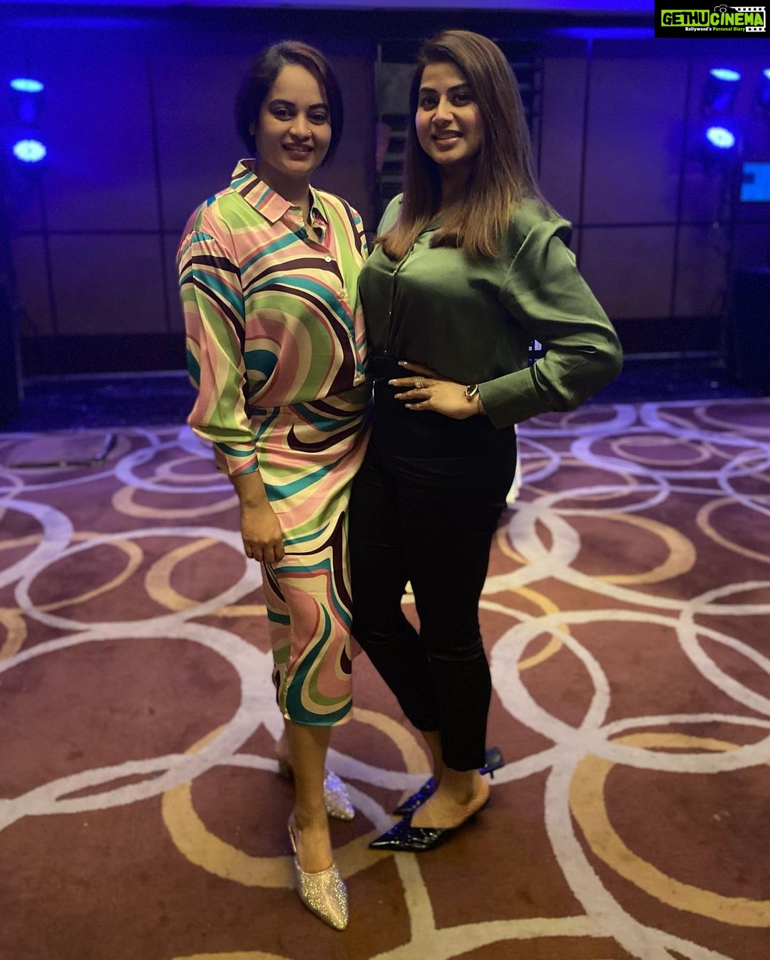 Suja Varunee Instagram - ❤️ That was a great & memorable Wednesday Family Night ❤️ Happy March month😍 Marching towards positivity 🫶 #wednesday #family #familytime #march #positivevibes #positivity Crowne Plaza Chennai Adyar Park