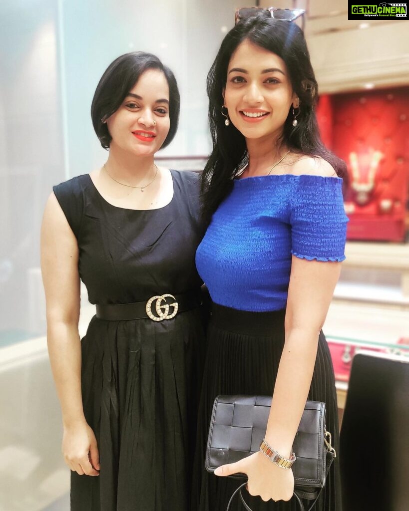 Suja Varunee Instagram - Happiness is having similarly crazy sweet talented cousins @one_pitch_catch 🥰 #cousin #workaholic #sweet #model #influencer #lifestyle #happiness #blogger #marriedlife #womensupportingwomen Challani Jewellery Mart