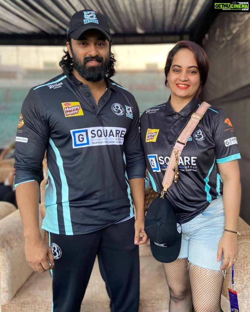 Suja Varunee Instagram - 🏏 That was a great cricket day! When your family owns @keralastrikersofficial And supporting your family is the biggest joy! And #ccl is all about unity!! The whole film industry is meant to be about unity! We are so happy to be a major part of this UNITY and support every team that is participating 🏏 #ccl2023 #cricket #cricketlovers #cricketfans #keralagodsowncountry #unity #jaipur #keralastrikers Jaipur, Rajasthan