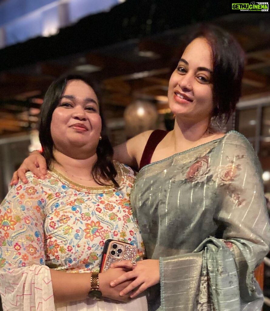 Suja Varunee Instagram - Thank you so much for being my angel @stalinadaisy 🫰 #sweet #human #soul #bonding #together #loveyourself #greatful #companion #dinner #date