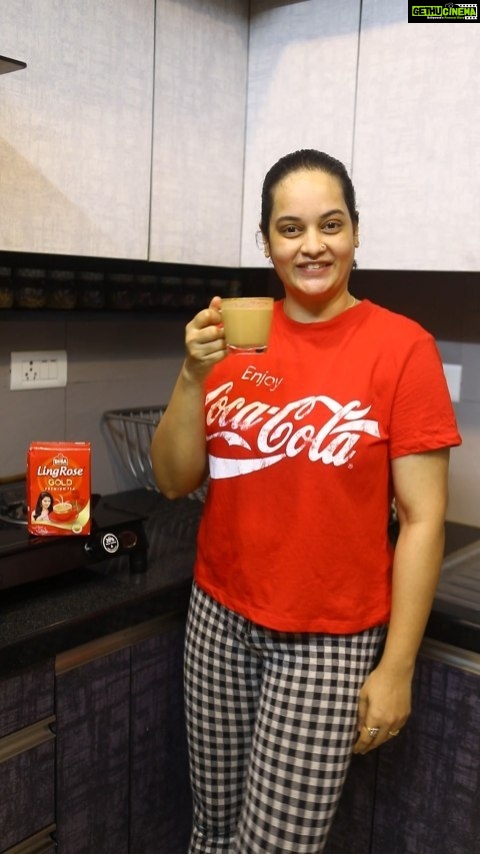 Suja Varunee Instagram - ❤️Hey Guys & Tea Lovers❤️ TEA time has been a part of my life and i always see that tea gives us that extra health boost and also family bond time in busy days! Drinking tea is good for health and i have found the right product for u 🌹❤️ LINGROSE GOLD 🌹❤️ Since 1986 they are doing business throughout Tamilnadu in wholesale.. After 2010 they started doing retail and wholesale business in their own brand called LINGROSE..🌹 Now they are expanding their business👌 They make their own brand tea powder. They get wholesale tea powder from Darjeeling and they blend it in their company to make a quality and aroma tea powder. Book now and get Instant 10% discount Hotel pack also available. 👌 For trade enquiries wholesale, and retail contact 9840203888 Insta id @eesaandco Shop address : No 9 Muthulinga reddy street, Near police station, Tambaram west, chennai -45 #friday #tea #teatime #tealovers #supportsmallbusiness #supportlocal #trending #darjeeling #instareels Chennai, India