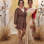 Suja Varunee Instagram - 🤩 We girls just want to swap our style of dressing 🤣 I have always admired you @sahithyajagannathan ❤️ the strength and the height you are reaching is always an inspiration 🥰🙏 Great to meet you after a long time dear ❤️ #saturday #saturdaynight #saturdayvibes #weekend #weekendvibes #trending #fashion #fashionstyle #womenfashion #women Mommy Shots by Amrita