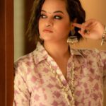 Suja Varunee Instagram - Stop living the normal life and don’t forget to live your amazing life and know how amazing you are 💪 #amazinglife #blessed #blessedlife #positive #positivevibes #positivethinking #womenempowerment #trending Chennai, India