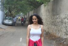 Suja Varunee Instagram - Happiness is reminiscing🤩🤩 Same me, different year!!! 2016!!!!!🫣 No makeup and messy hair 🤭 #oldpic #throwback #lovemyself #2016 #fitness #diet #selfcare #motivation #morningvibes #fridaymood Chennai, India
