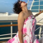 Suja Varunee Instagram - I can sea clearly now🛳️ Vacation mode: activated🌈 Ps-Salt water heals all wounds🧿 @cordeliacruises Sunglasses- @louisvuitton #vacation #vacationmode #vacationvibes #vacationgoals #summervibes #beachlife #sealife #cruise @cordeliacruises #familytime #familygoals #positivity #positiveenergy Sri Lanka