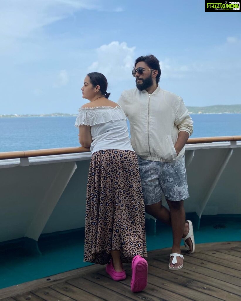 Suja Varunee Instagram - Resting beach face and now I can sea clearly 🛳️ Candid shots with @shivakumarr20 #candidphotography #sea #cruise #couple #relaxing #loveyourself #mermaid #monday #mondayvibes #mondaymotivation Trincomalee Natural Harbour