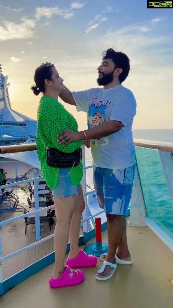 Suja Varunee Instagram - Fun in the sun with you @shivakumarr20 #Adhvaaith👨‍👩‍👦 Happy Sunday Dear ocean Thank you for making us feel tiny, salty, humble and inspired, all at once🛳 @cordeliacruises #sealife #seafood #travelphotography #familyfirst #blessed #enjoy #sunday #sundayvibes #weekend