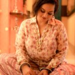 Suja Varunee Instagram - I always believe with time & age “Women” become more fine like a 🍷 wine! Never been out of form… Ready & hungry for more films ❤️ Consistency is what turns average into excellence 💪 Always thanks to my long time friend, well WISHER and my lucky charm @camerasenthil 🥰 MUA & hairstylist @dollupmakeover_artistry Wardrobe @mayorijaipur #sunday #sundayfunday #sundayvibes #weekend #photoshoot #women #actress #actresslife #trending