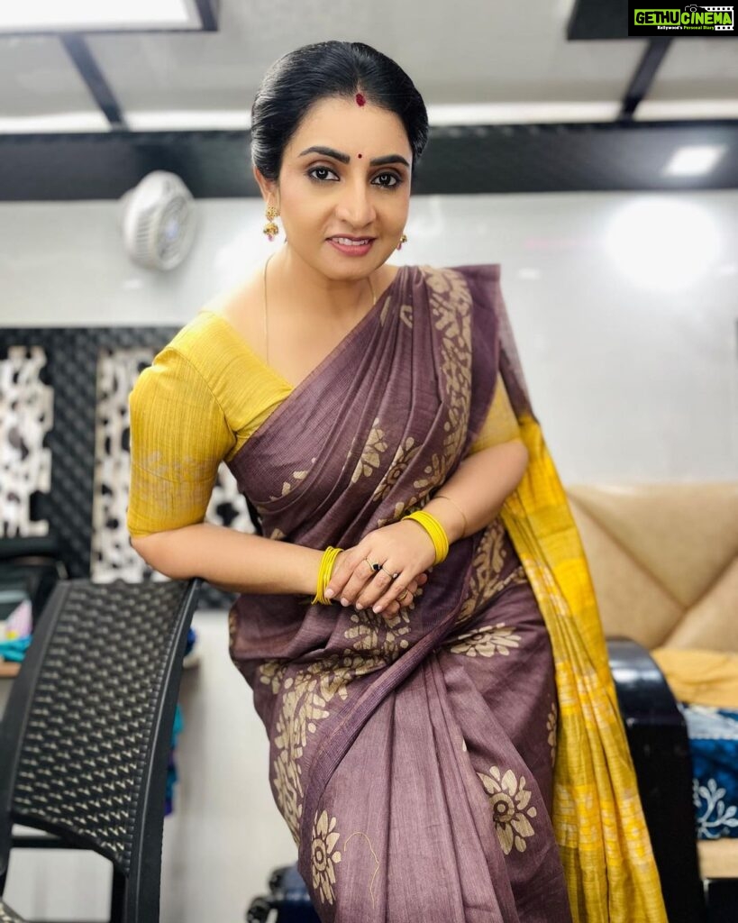 Sujitha Instagram - New day ☺️🫶🏻 Dhanam saree courtesy @sridyakalpathi_botique #dhanam #pandianstores #day #morning #startup #instagram #instadaily #morningvibes #love #work #fresh #post #suji #sujitha #actress #actor #photo #photography