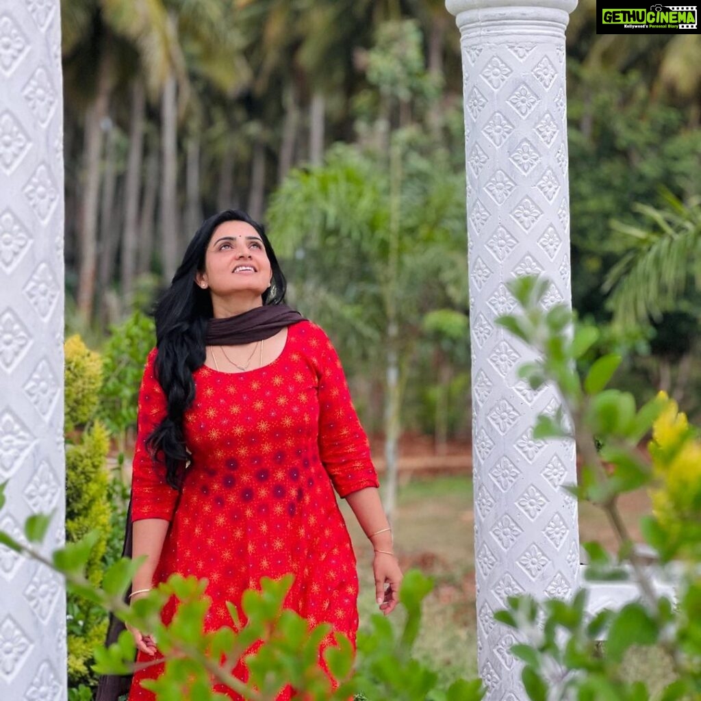 Sujitha Instagram - Nature 🫶🏻 Let’s find our own beauty🤩 #nature and #landscape #post #instagood #photography #evening #photo #morning #mornigvibes #instagram #daily #start #suji #sujithadanush #pandianstores #latest #television #actress #actors #kollywood