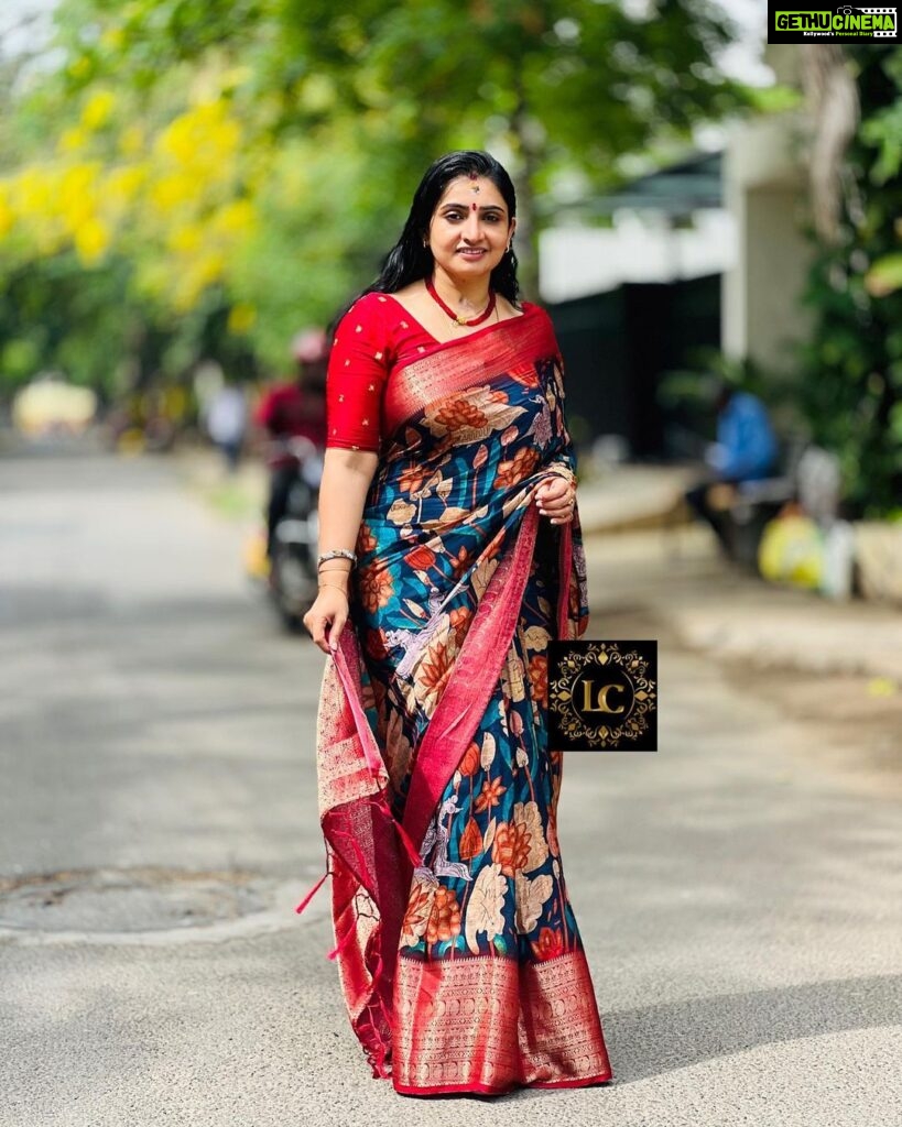 Sujitha Instagram - ஒரு மாலை பொழுது 🙏☺️ Temple visit ☺️ Got this beautiful saree @devi_collections5217 #temple #traditionalwear #love #saree #online #socialmedia #special #evening #actor #actress #summer #time #goodvibes #goodfriday