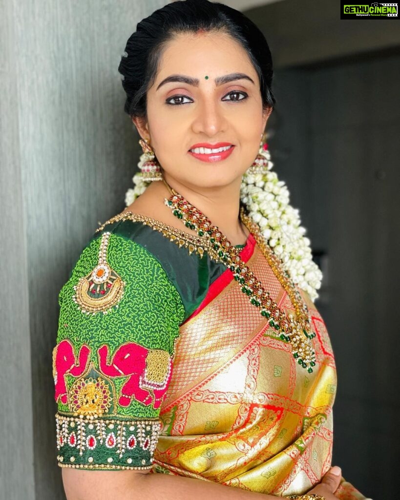 Sujitha Instagram - Pudukottai visit for an event 🤩 Beautiful saree @sreekrishna_silks Bridal jewellery @new_ideas_fashions Aari work blouse for special event @srisharabi