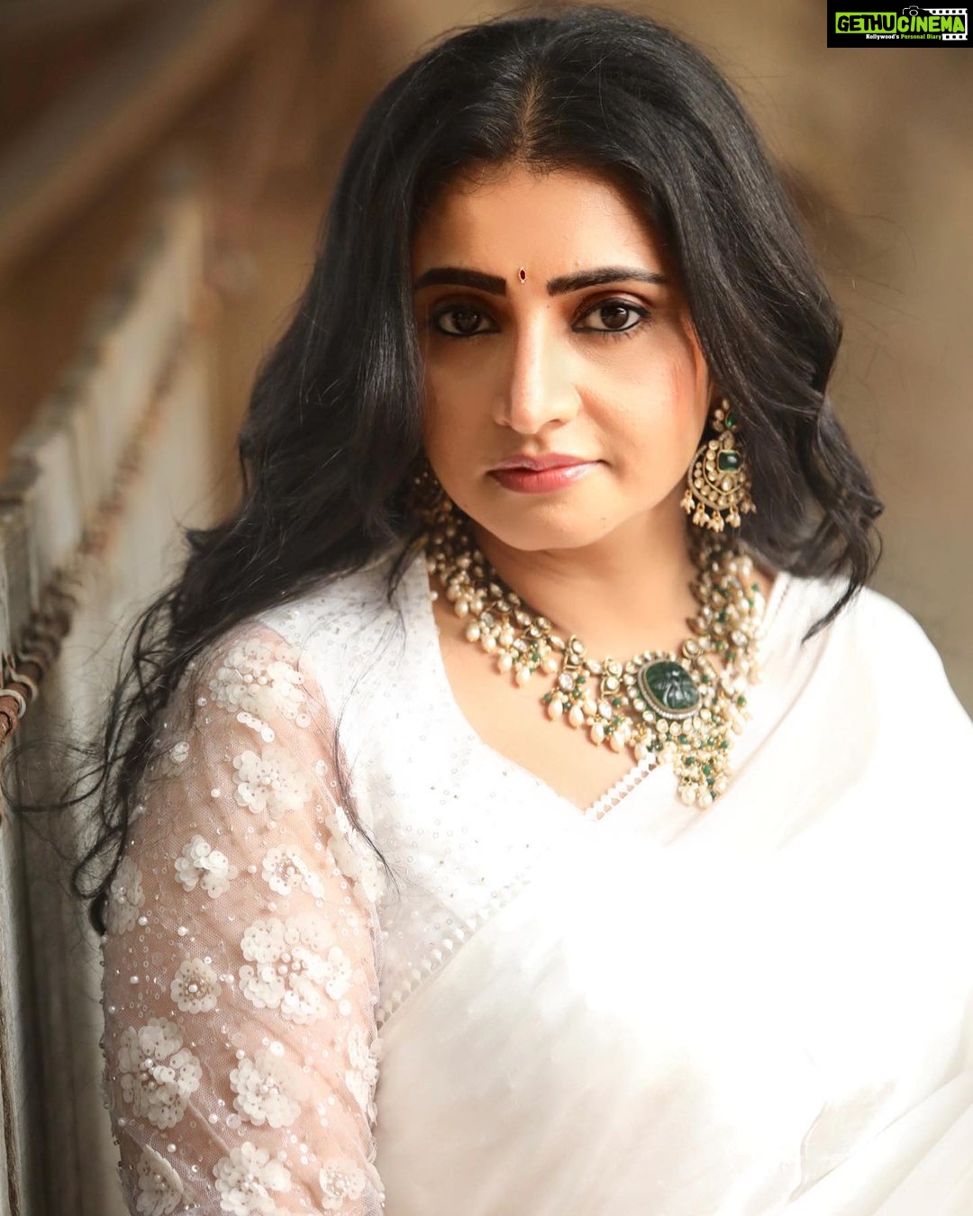 Sujitha Instagram - 🤍 🤍🤍 Smile please 📷 Jewellery gives special look @new_ideas_fashions #event #show #real #post #special #dress #saree #fashion #latest #south #actress #sunset #party #celebration #beauty #instagram #morning #goodvibes #new #up #life #beautiful #good