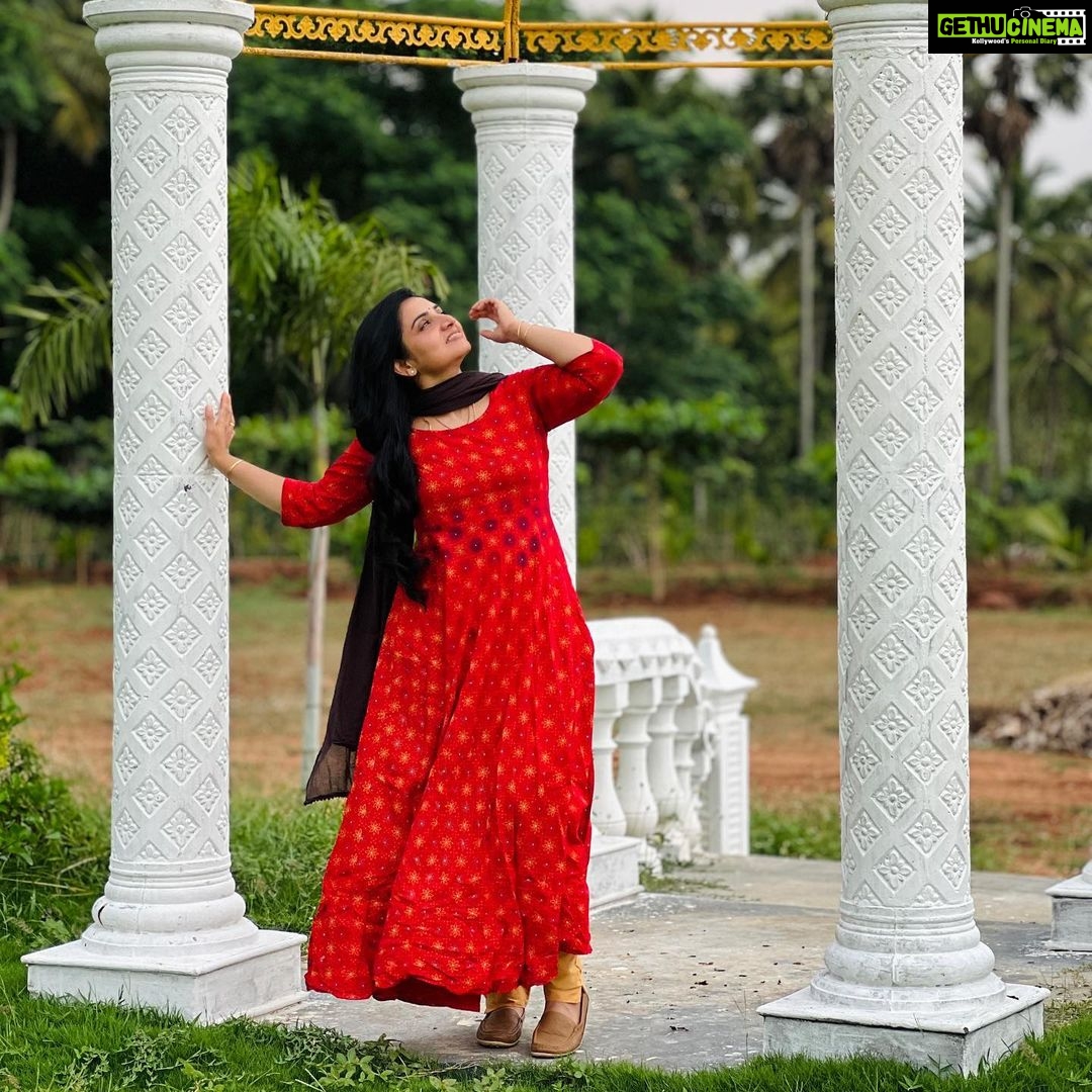 Sujitha Instagram - Nature 🫶🏻 Let’s find our own beauty🤩 #nature and #landscape #post #instagood #photography #evening #photo #morning #mornigvibes #instagram #daily #start #suji #sujithadanush #pandianstores #latest #television #actress #actors #kollywood