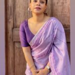 Sumona Chakravarti Instagram - Mid week love 💕 For #thekapilsharmashow #tkss Wearing: @hum__dumm Hair: @hairbysharda Make up: @rameshpanda.mua Stylist: @sacorina P.s i decided to use your beautiful cover kiddo @srijsingsss hope u don’t mind. Talented cousin of mine 🤗😘 The Kapil Sharma Show