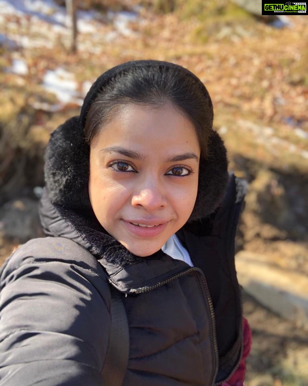 Sumona Chakravarti Instagram - Bombay heat & humidity reminding me of the mountains 🏔️❣️ #blastfromthepast