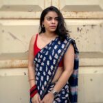Sumona Chakravarti Instagram - Summer = cotton 💙🩵💛 For #TKSS #thekapilsharmashow 🥻- @chhapa_gj8 Hair- @hairbysharda 💄- @rameshpanda.mua Stylist - @sacorina