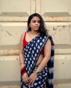 Sumona Chakravarti Instagram - Summer = cotton 💙🩵💛

For #TKSS #thekapilsharmashow 
🥻- @chhapa_gj8 
Hair- @hairbysharda 
💄- @rameshpanda.mua 
Stylist - @sacorina