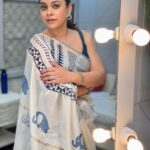 Sumona Chakravarti Instagram - Summer = cotton 💙🩵💛 For #TKSS #thekapilsharmashow 🥻- @chhapa_gj8 Hair- @hairbysharda 💄- @rameshpanda.mua Stylist - @sacorina