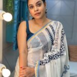 Sumona Chakravarti Instagram – Summer = cotton 💙🩵💛

For #TKSS #thekapilsharmashow 
🥻- @chhapa_gj8 
Hair- @hairbysharda 
💄- @rameshpanda.mua 
Stylist – @sacorina