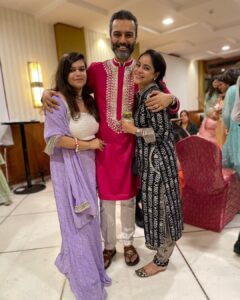 Sumona Chakravarti Instagram - A week of full of infinite love & happiness 💕🧿
So happy for u Butter chicken @asheshlsajnani @sonnalliseygall 🥰

Whattay a reunion this was with so many wonderful people… 💃🏻

@karanvgrover aisa lag raha hai humne look test diya hai, bas cast kar de koi 😂 

#AsheshFoundSona