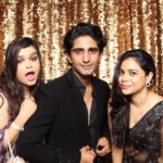 Sumona Chakravarti Instagram - A week of full of infinite love & happiness 💕🧿 So happy for u Butter chicken @asheshlsajnani @sonnalliseygall 🥰 Whattay a reunion this was with so many wonderful people… 💃🏻 @karanvgrover aisa lag raha hai humne look test diya hai, bas cast kar de koi 😂 #AsheshFoundSona